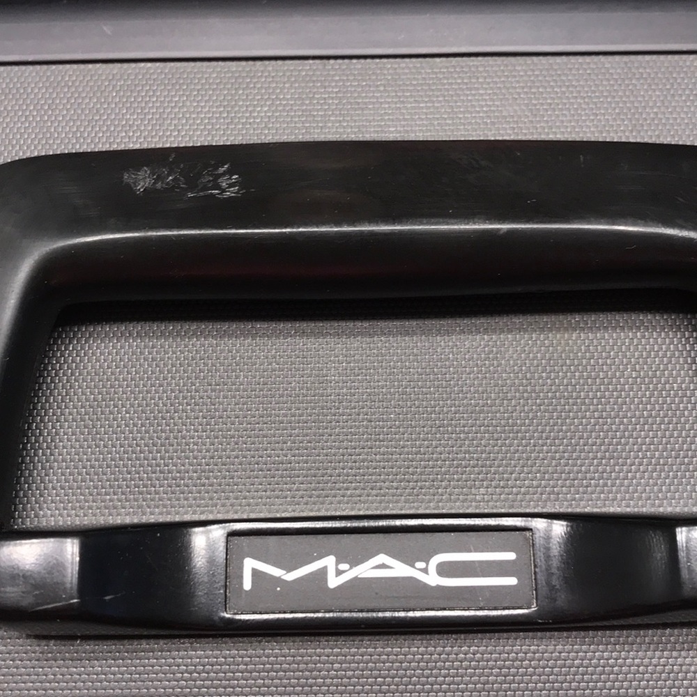 MAC makeup case discontinued 🔑 🔐 - Picture 5 of 8